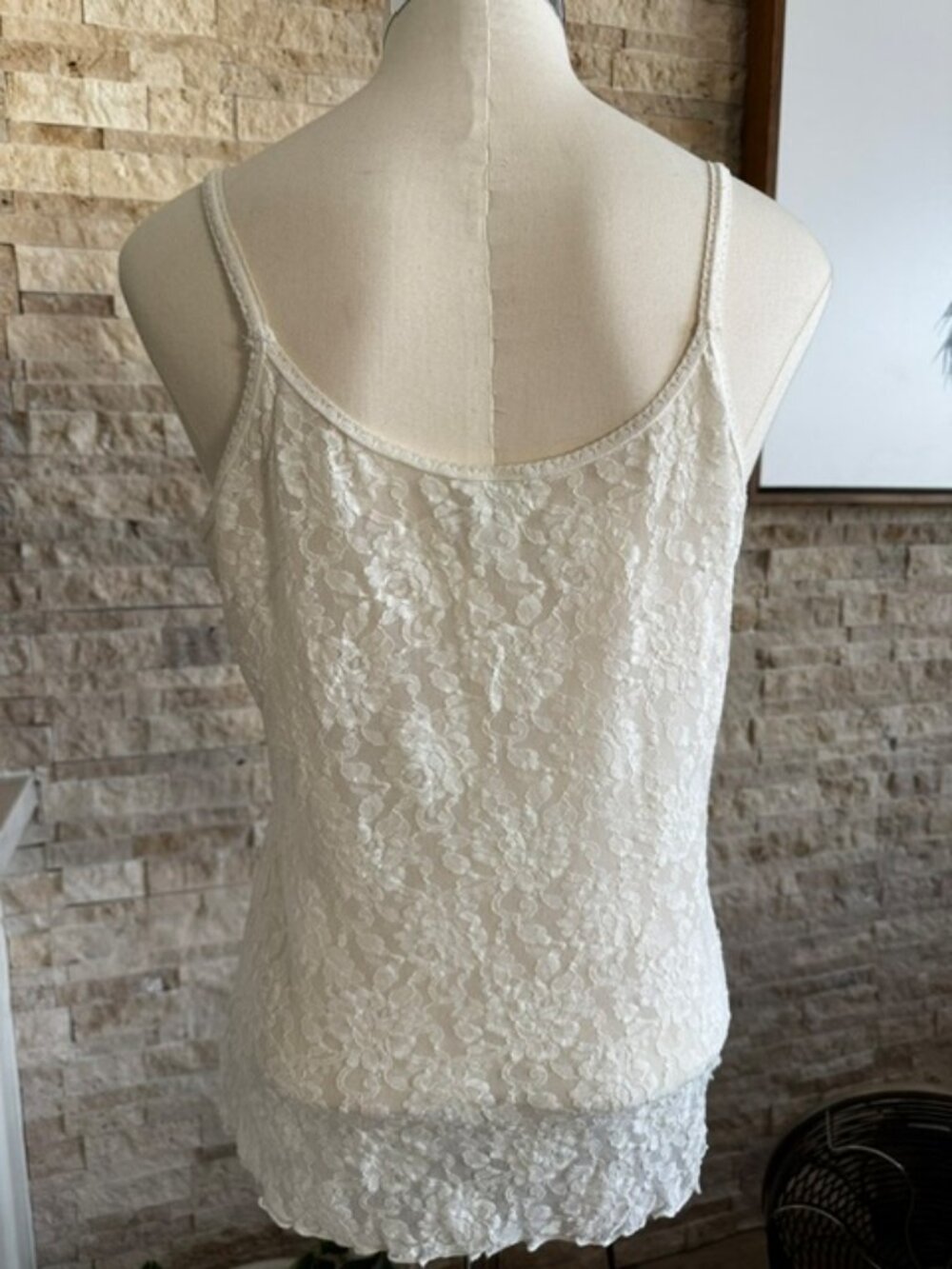 HANKY PANKY White Signature Lace Stretch Scoop Neck Cami LARGE NWOT - Picture 2 of 4